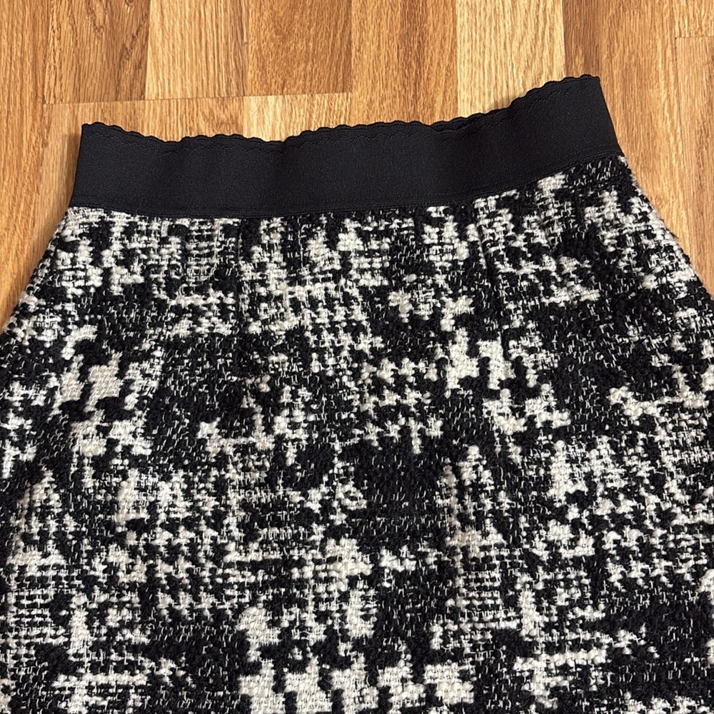 Dolce & Gabbana Black & White A-Line Tweed Short Skirt Size 38/US size2. - Picture 11 of 16